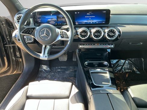 Used 2025 Mercedes-Benz CLA 250 4MATIC image 10