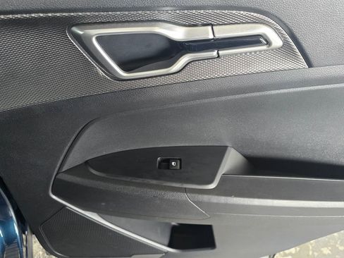 Used 2025 Kia Sportage LX FWD image 15