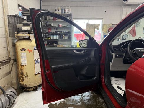 New 2026 Ford Escape Platinum w/ Class II Trailer Tow Package image 10