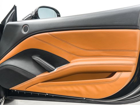 Used 2015 Ferrari California T image 44