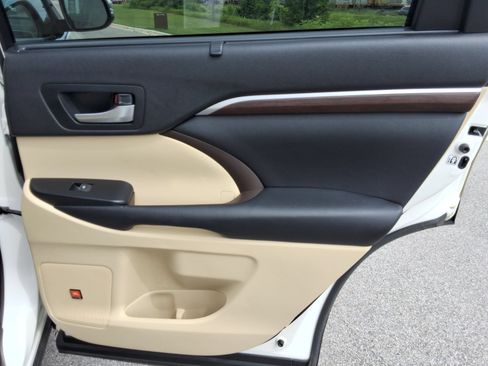 Used 2016 Toyota Highlander Limited AWD/4WD image 27
