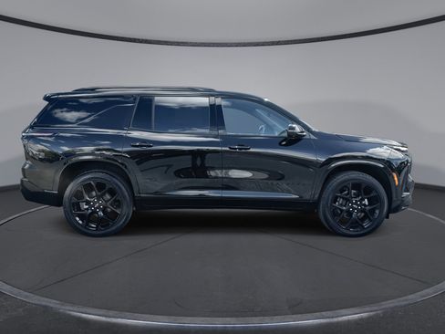 New 2026 Chevrolet Traverse RS w/ LPO, Floor Liner Package AWD/4WD image 9