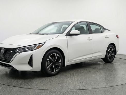 Used 2025 Nissan Sentra SV image 3