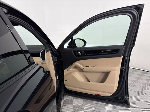 Used 2021 Porsche Cayenne S image 29