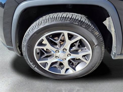 Used 2022 Jeep Grand Cherokee Limited w/ Trailer Tow Group IV image 26