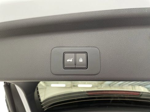 Certified 2025 Nissan Murano SV image 17