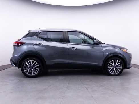 Used 2021 Nissan Kicks SV FWD image 35