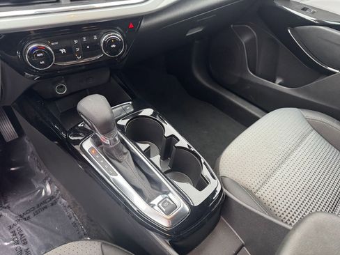 Used 2025 Chevrolet Trax LT image 35