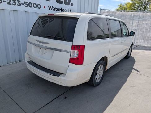Used 2012 Chrysler Town & Country Touring w/ Entertainment Group #1 FWD image 17