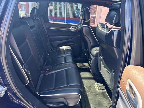 Used 2014 Jeep Grand Cherokee Overland w/ Advanced Technology Group AWD/4WD image 27
