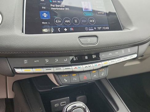 Used 2023 Cadillac XT4 Luxury w/ Cold Weather Package FWD image 16