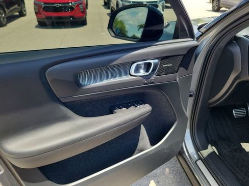 Used 2019 Volvo XC40 T5 R-Design AWD/4WD image 18