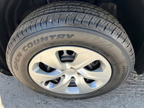 Used 2021 Toyota RAV4 LE image 37