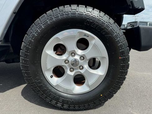 Used 2013 Jeep Wrangler Unlimited Sahara w/ Connectivity Group AWD/4WD image 12