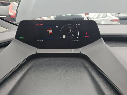 Used 2023 Toyota Prius XLE FWD image 2