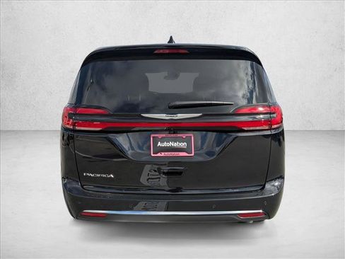 New 2026 Chrysler Pacifica Select image 8