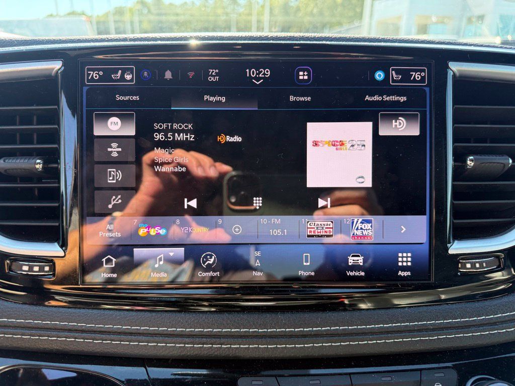 Used 2025 Chrysler Pacifica Limited FWD image 10