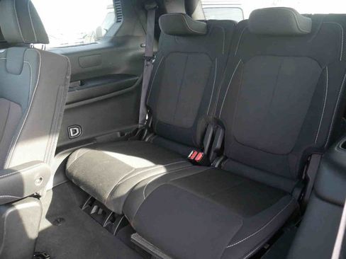 Certified 2024 Jeep Grand Cherokee L Laredo image 16