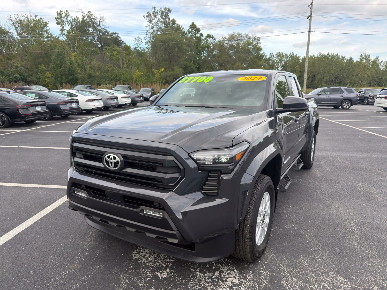 Used 2024 Toyota Tacoma SR5 AWD/4WD image 2