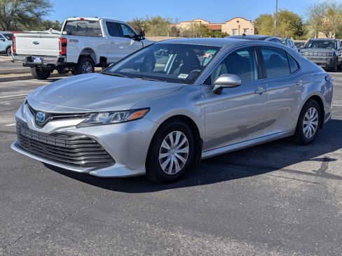 Used 2020 Toyota Camry LE image 5
