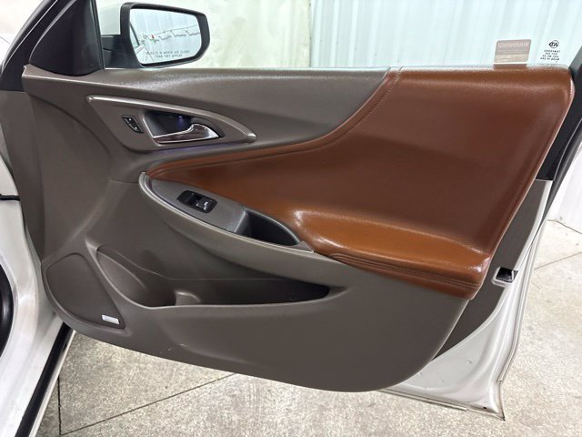 Used 2018 Chevrolet Malibu LT w/ Leather Package FWD image 21