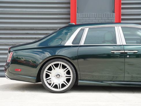 Used 2022 Rolls-Royce Phantom Sedan RWD image 10