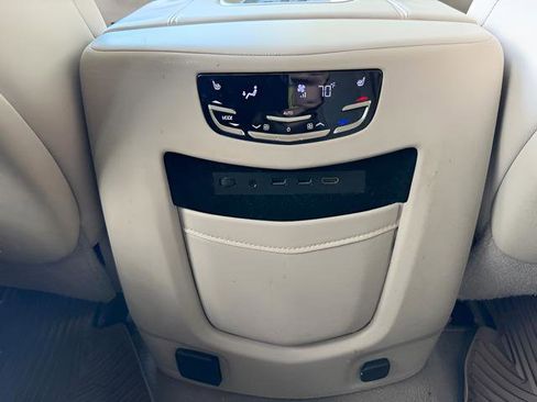 Used 2017 Cadillac Escalade ESV Luxury AWD/4WD image 27