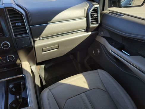 Used 2019 Ford Expedition Limited w/ Equipment Group 301A image 21