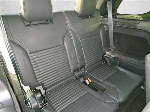 Used 2024 Land Rover Discovery Dynamic SE AWD/4WD image 11