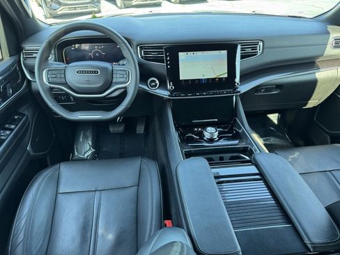 Used 2024 Jeep Wagoneer L Base image 5