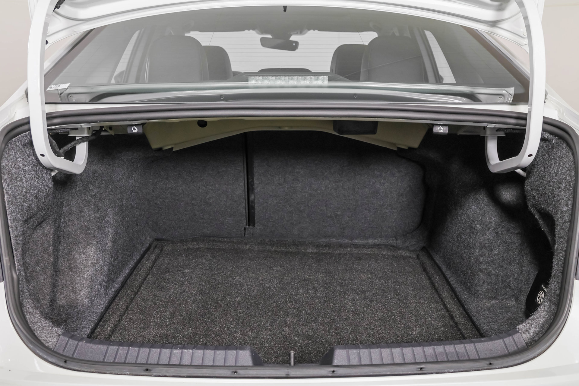 Used 2024 Volkswagen Jetta SE w/ Panoramic Sunroof Package FWD image 40