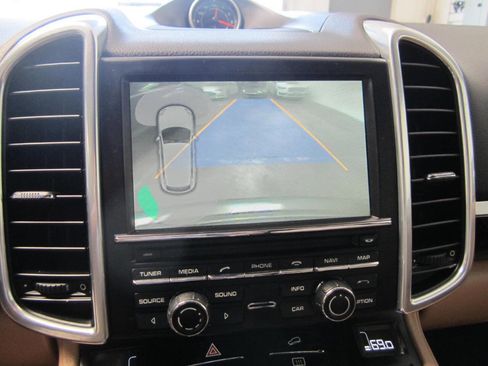 Used 2014 Porsche Cayenne Platinum Edition image 30