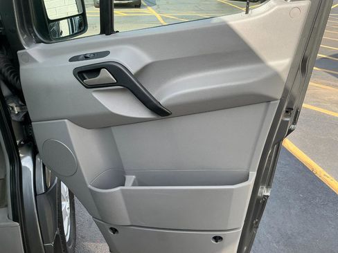 Used 2013 Freightliner Sprinter 2500 RWD image 16