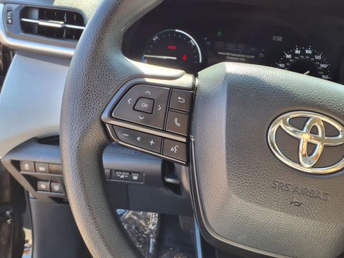 Certified 2025 Toyota Sienna LE FWD image 20