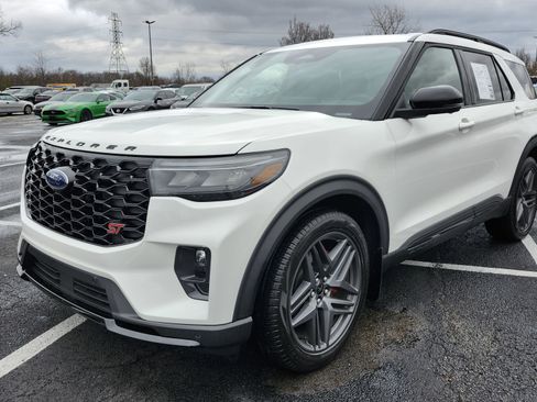 Used 2025 Ford Explorer ST w/ Sun And Sound Package image 16