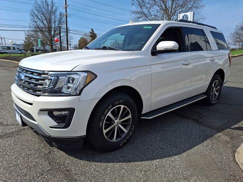 Used 2019 Ford Expedition XLT w/ Equipment Group 202A image 3