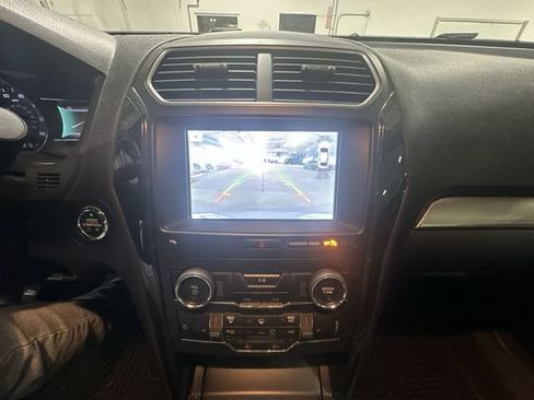 Used 2019 Ford Explorer XLT w/ Equipment Group 202A FWD image 29