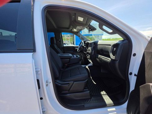 Used 2025 Chevrolet Silverado 1500 Custom Trail Boss w/ Dark Appearance Package AWD/4WD image 15