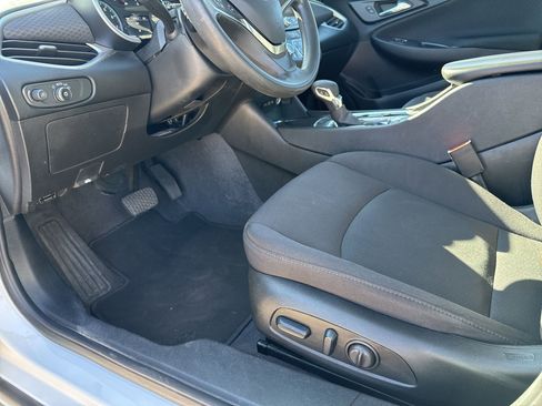 Used 2024 Chevrolet Malibu LT image 25