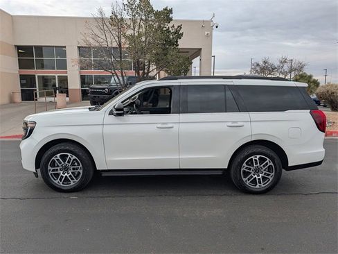 Certified 2025 Ford Expedition Active image 3