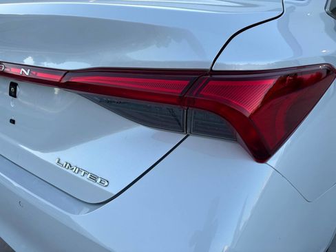Used 2019 Toyota Avalon Limited w/ Advanced Safety Package FWD image 12