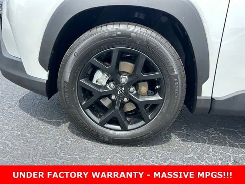Used 2025 Toyota Corolla Cross LE FWD image 9