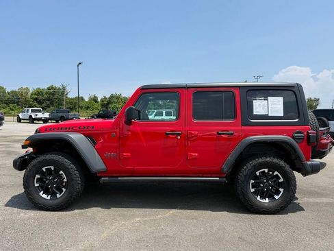Used 2025 Jeep Wrangler Unlimited Rubicon AWD/4WD image 4