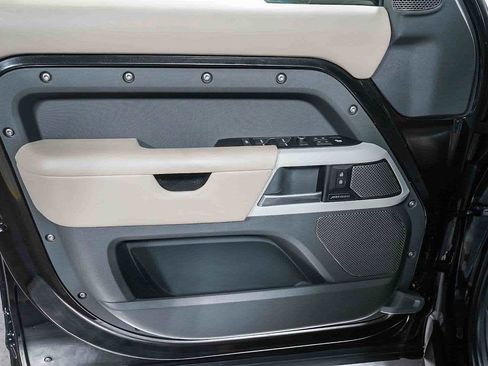 Used 2020 Land Rover Defender 110 HSE image 24