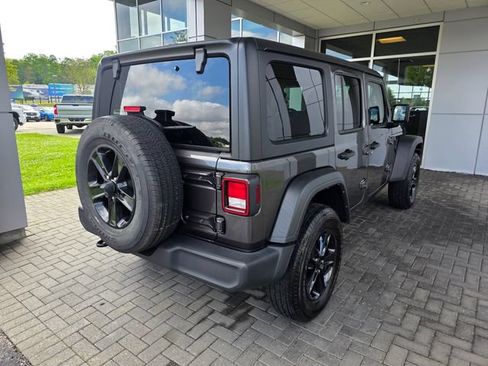 Used 2022 Jeep Wrangler Unlimited Sport AWD/4WD image 4