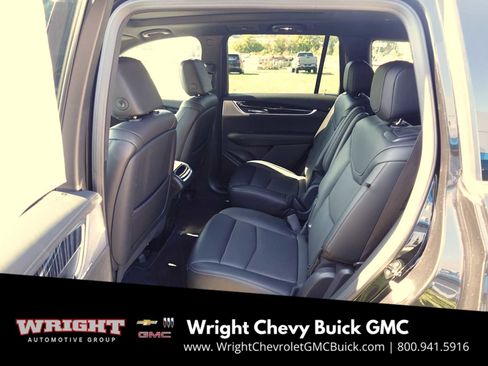 Used 2025 Cadillac XT6 Premium Luxury image 26