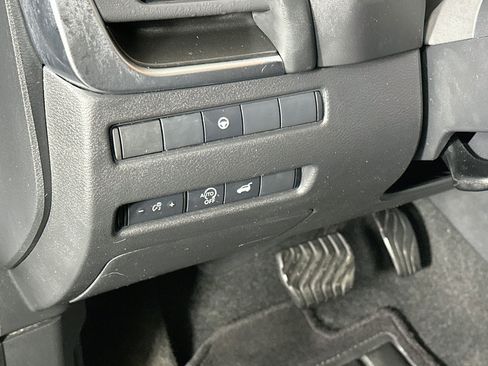 Used 2024 Nissan Rogue SV AWD/4WD image 17