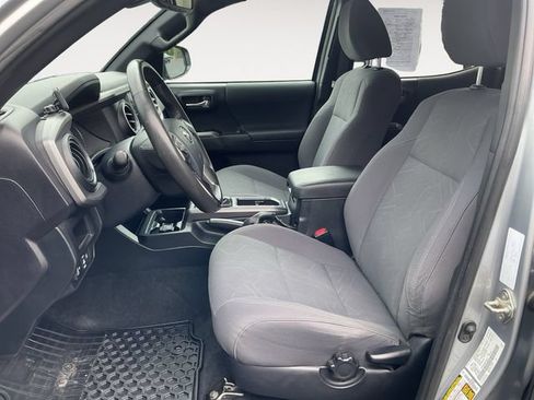 Used 2019 Toyota Tacoma TRD Off-Road AWD/4WD image 9
