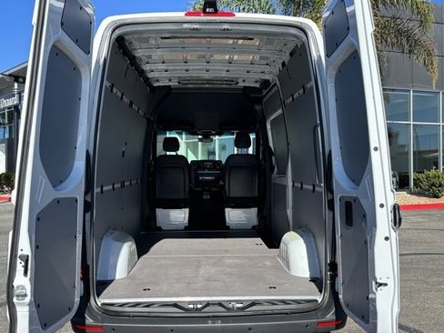 Used 2025 Mercedes-Benz Sprinter 2500 image 28