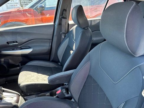 Used 2019 Nissan Kicks SV FWD image 9